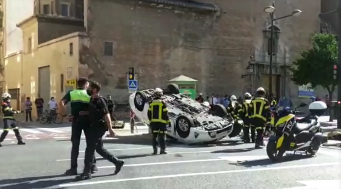 Impactante accidente de tráfico en la avenida del Puerto de Valencia