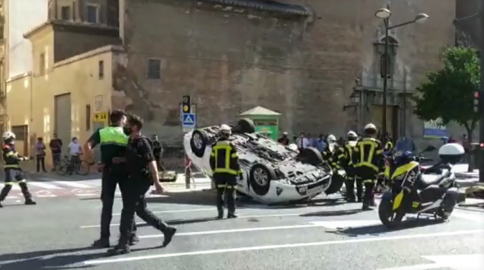 Impactante accidente de tráfico en la avenida del Puerto de Valencia