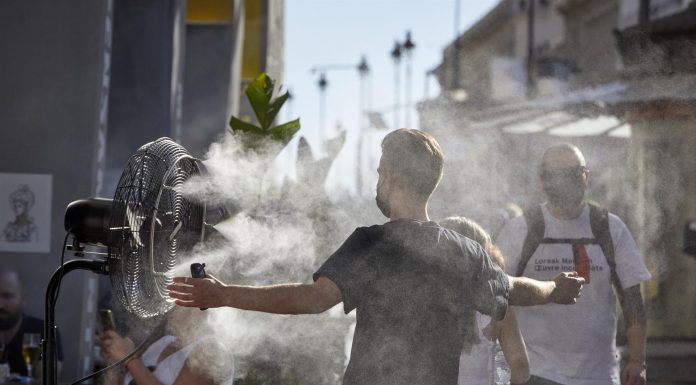 El calor asfixia Valencia con máximas por encima de los 40º Sanidad activa la alerta roja por temperaturas extremas