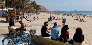 Las playas valencianas prohíben fumar: las 81 playas libres de humo