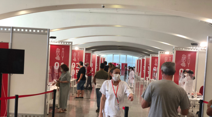 Los vacunódromos cierran tras inmunizar a casi tres millones de valencianos Advierten del regreso del coronavirus: "En países de nuestro entorno ya están teniendo problemas"