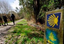 Brote de contagios en el Camino de Santiago: una veintena de valencianos afectados Un grupo de peregrinos valencianos, el último brote del Camino