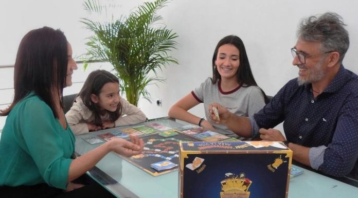 Un valencià crea un joc de taula pensat per a aprendre a viure Un nuevo juego de mesa pensado para aprender a vivir