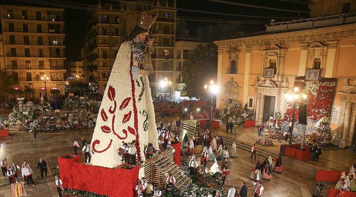 Así será la Ofrenda 2022: nuevo recorrido y horario por las obras de la Plaza de la Reina La Ofrenda cambiará los claveles por otras flores por el cambio de temporada