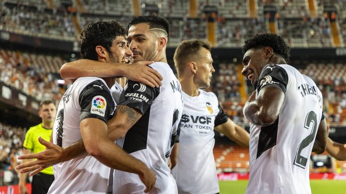 El Valencia CF se crece en Mestalla
