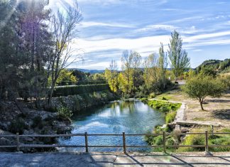 El Pozo de las Escaleras, un paraíso para bañistas en el nacimiento del río Tuéjar