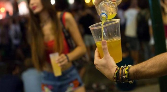 Blasco Ibáñez torna a convertir-se en l’epicentre dels macrobotellons Blasco Ibáñez vuelve a convertirse en el epicentro de los macrobotellones