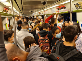Una avería en Metrovalencia colapsa la red con retrasos y cambios en cuatro líneas
