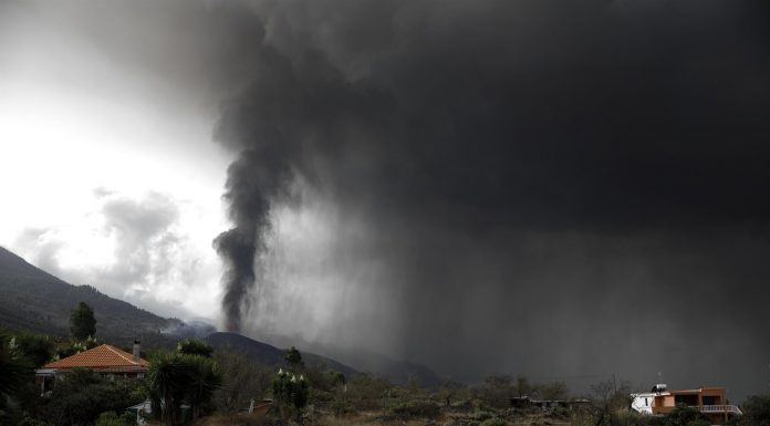 El núvol de sofre del volcà arriba a la Comunitat amb més partícules tòxiques del que es preveu La nube de azufre del volcán de La Palma llega a la Comunitat Valenciana