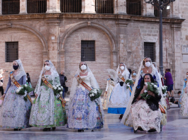 Valencia estudia permitir que las falleras desfilen en la Ofrenda de saragüells
