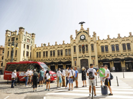 La transformación de bajos comerciales en pisos turísticos gana fuerza en Valencia