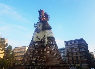 LAS FALLAS manto de la Virgen