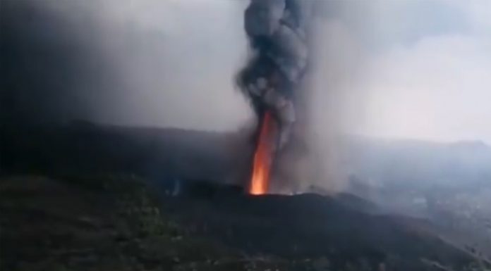 Imágenes impactantes del volcán vistas desde un dron