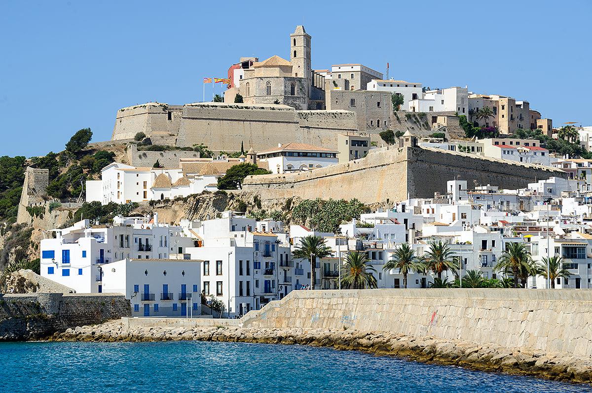 Ibiza, un paraíso para descubrir también en otoño desde Valencia