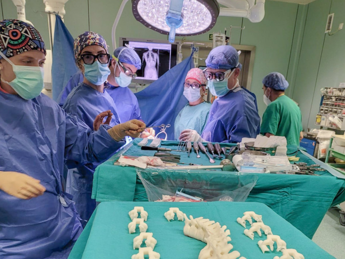 La Fe realiza una operación pionera en España a un paciente de 14 años
