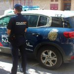 Varios policías y una compañera de piso evitan el suicidio de una joven en Gandia