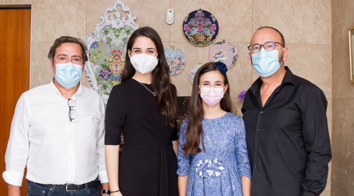 Las Falleras Mayores de Valencia ya han elegido sus espolines Las Falleras Mayores eligen el fondo de sus espolines