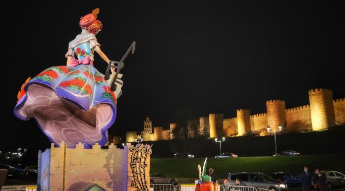 Plantan una falla junto a las murallas de Ávila fallas en Ávila