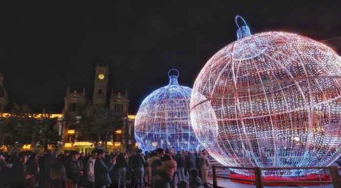 Así ha vivido Valencia el encendido oficial de luces de Navidad