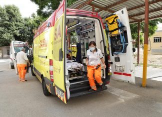 Un incendio en Torrent deja dos heridos