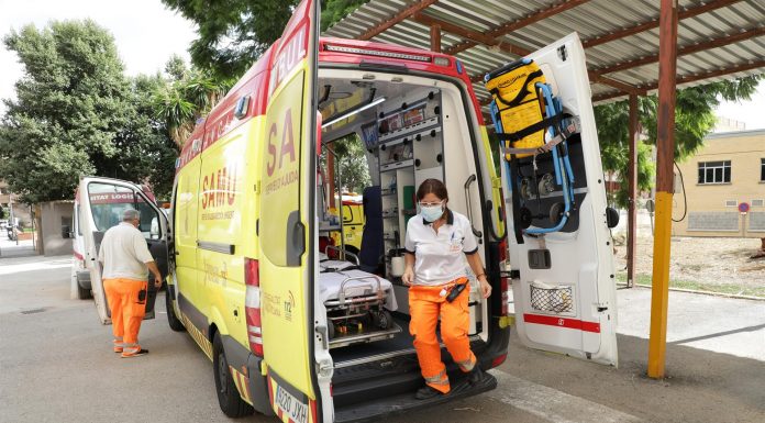 Un incendio en Torrent deja dos heridos