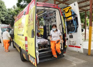 Dos fallecidos al estrellarse una moto contra una señal de tráfico en Valencia