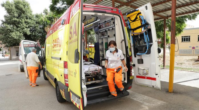 Dos fallecidos al estrellarse una moto contra una señal de tráfico en Valencia Dos fallecidos al estrellarse una moto contra una señal de tráfico en Valencia