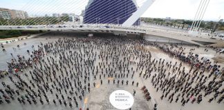 Concierto de bandas en la Ciudad de las Artes y las Ciencias. músicos