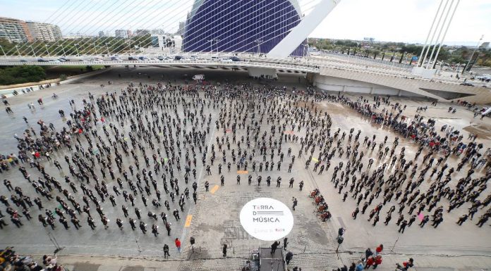 Más de 1.000 músicos interpretan «Paquito el chocolatero» en la Ciudad de las Artes Concierto de bandas en la Ciudad de las Artes y las Ciencias. músicos