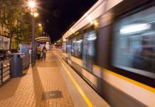 Un joven valenciano queda atrapado en el metro tras dormirse