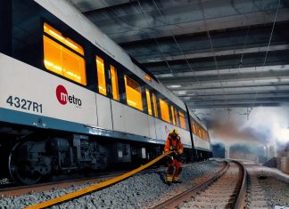 VÍDEO | Espectacular intervención de los bomberos en el metro de Valencia