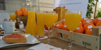Zumo de naranja gratis por desayunar en Valencia