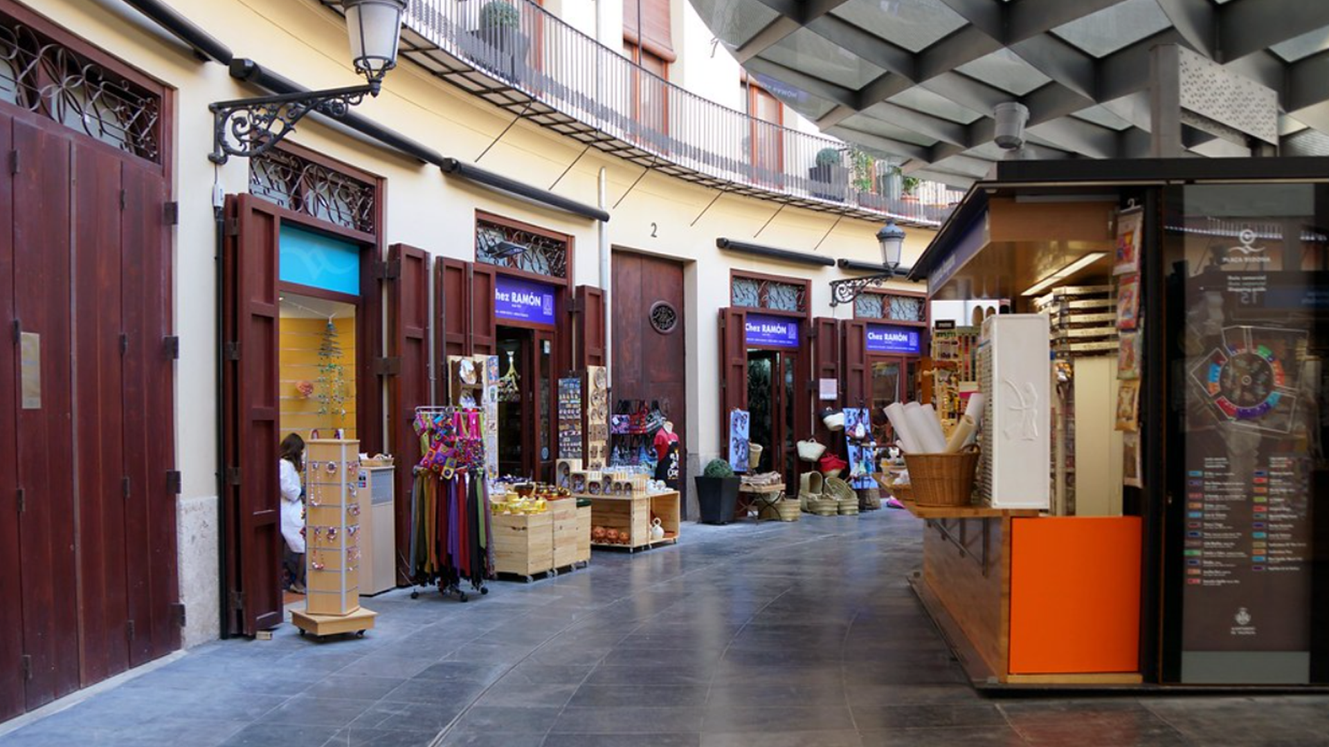 Los pequeños comercios valencianos, negocio en vías de extinción