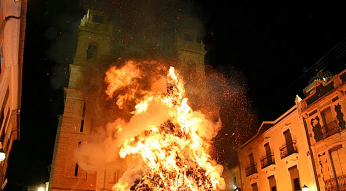 Hora y lugar de la cremà de una de las hogueras más grandes del mundo