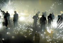 Sigue en directo la Cordà de Paterna con 70.000 cohetes ardiendo durante 21 minutos