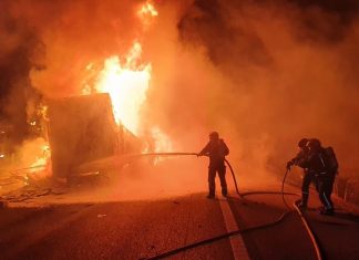 El incendio de un camión provoca el corte de la circulación en la AP-7