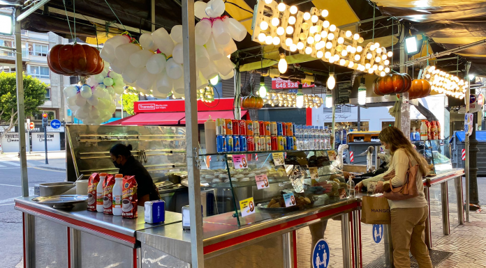 Las Fallas calientan motores: los mejores sitios para disfrutar del chocolate con buñuelos El Ayuntamiento de València propone normas más estrictas para carpas y puestos