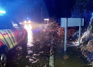 Las fuertes lluvias obligan a interrumpir trenes de Cercanías en la Comunitat y a cortar carreteras