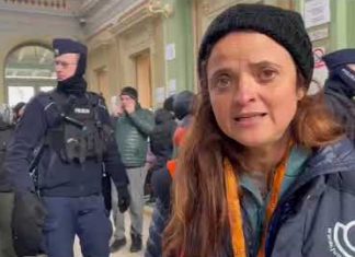 La ayuda valenciana llega a Ucrania: "Fuera nieva y los refugiados no tienen sitio ni para sentarse"