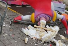 El viento tira el remate de la falla Nova de Benicalap