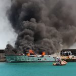 Espectacular incendio en la Marina de Valencia