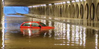 Un diluvio histórico deja a Valencia sumida en el caos
