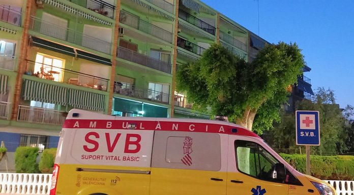 Ocho heridos en el choque de un autobús y un coche en Valencia Ocho heridos en el choque de un autobús y un coche en Valencia