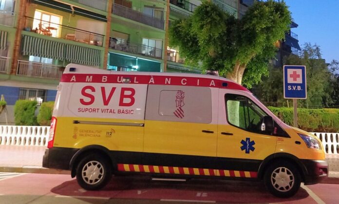 7televalencia-ambulancia Ocho heridos en el choque de un autobús y un coche en Valencia