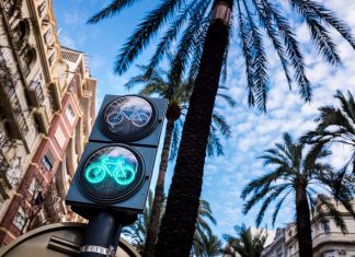 Valencia se convierte en la ciudad con más semáforos de Europa