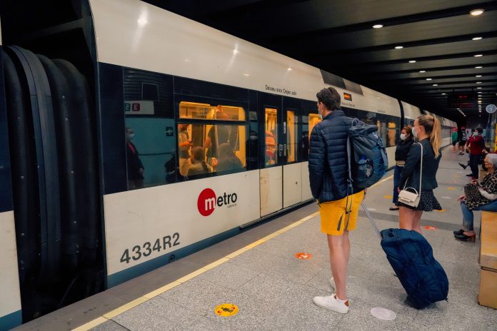 Un arrollamiento en la estación de metro de Bailén deja a una mujer herida de gravedad