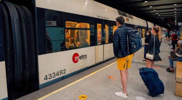 Reducen los horarios de los convoyes de Metro durante el mes de agosto Metrovalencia cerrará 7 estaciones por obras durante los meses de verano