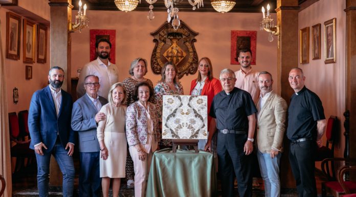 Conoce como será la tela del manto de la Virgen de los Desamparados