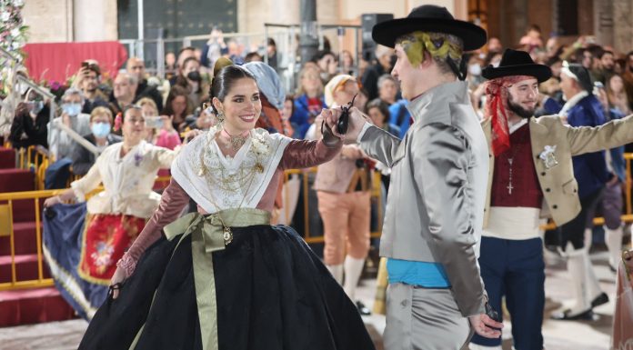 La Dansà vuelve a llenar la plaza de la Virgen