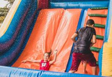 La Gran Fiesta del Agua llena Valencia de hinchables acuáticos, food trucks y música
